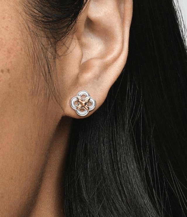 Boucles d'oreilles clous Pandora Passions fleur bicolores en argent et or jaune