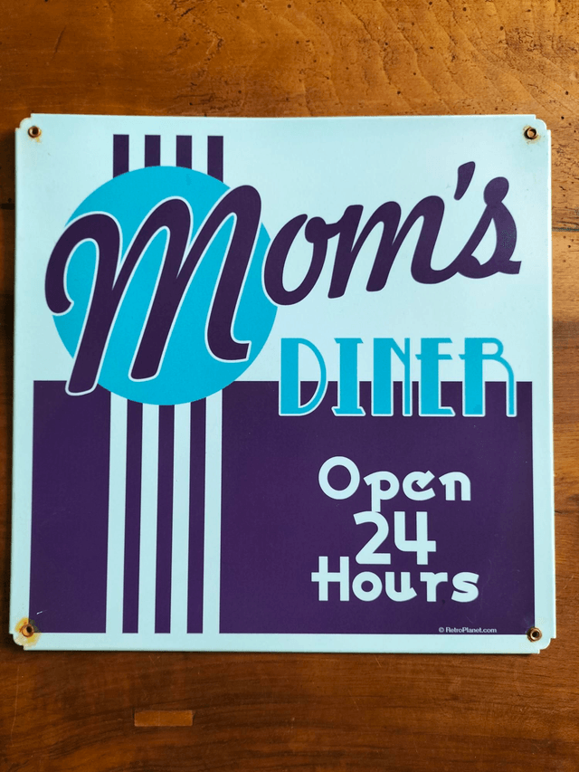 Plaque métal tôle épaisse / Mom's diner/ aspect vintage / occasion T.B.E