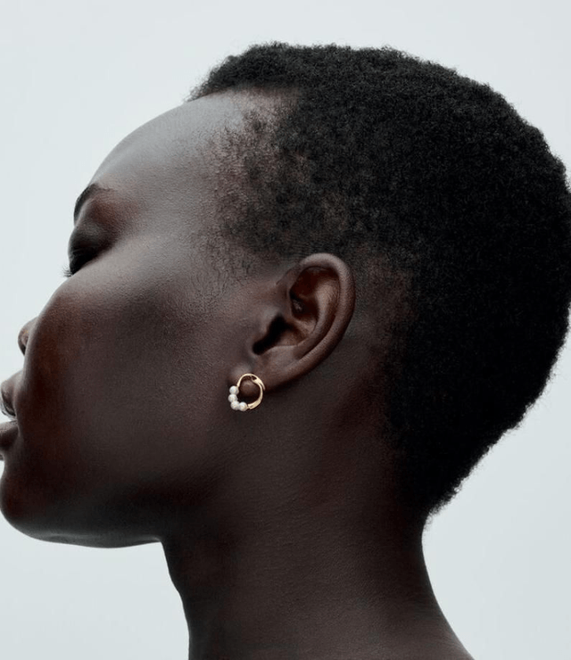 Boucles d'oreilles en forme de cercle organique et perles d'eau douce traitées