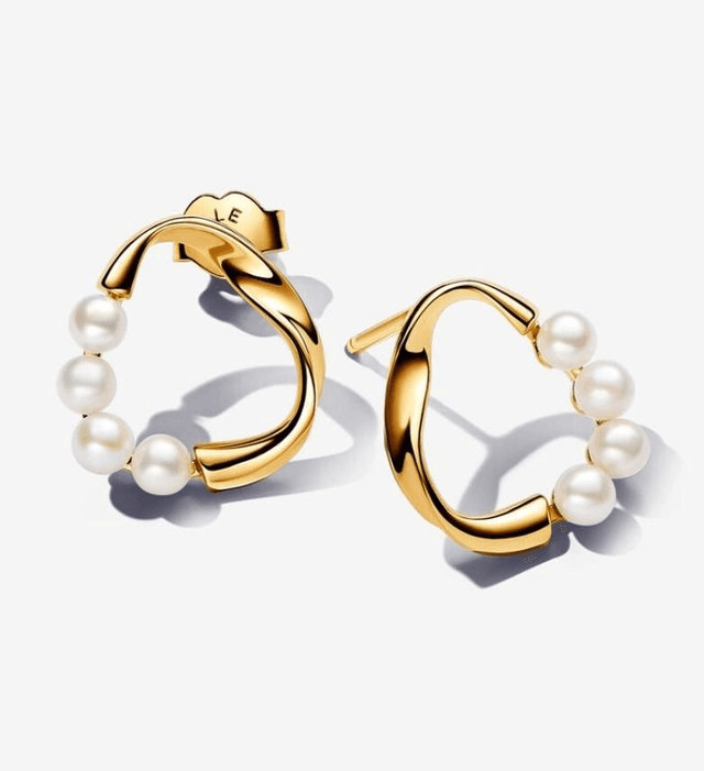Boucles d&#039;oreilles en forme de cercle organique et perles d&#039;eau douce traitées